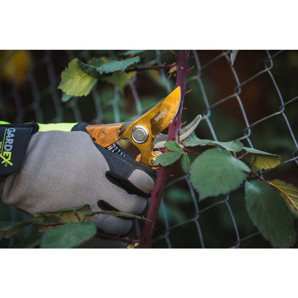 GARDEX Foarfecă de tăiat crengi Bypass ZENSHI GX Lamă din oțel japonez SK5 de înaltă calitate – asigură tăieri bypass extrem de precise și curate, fiind alegerea de încr