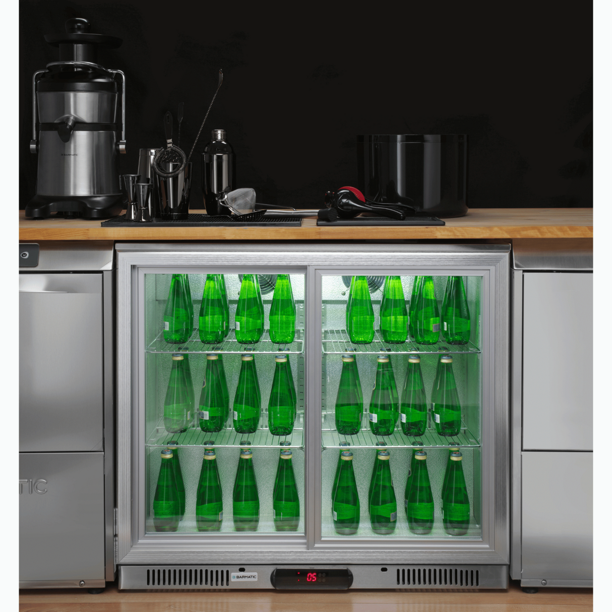 Vitrina frigorifica bar 198L cu doua usi glisante 900x520x(H)835 mm, negru, Barmatic