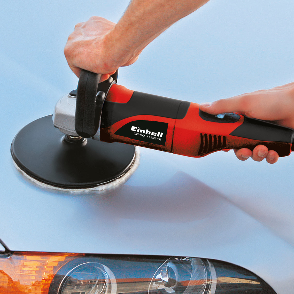 Einhell CC-PO 1100/2 E sarokpolírozó, 1100 W, 1000-3500 fordulat/perc, 180 mm-es tárcsaátmérő, fordulatszám-szabályozó elektronika, tengelyretesz, tartozékokkal együtt