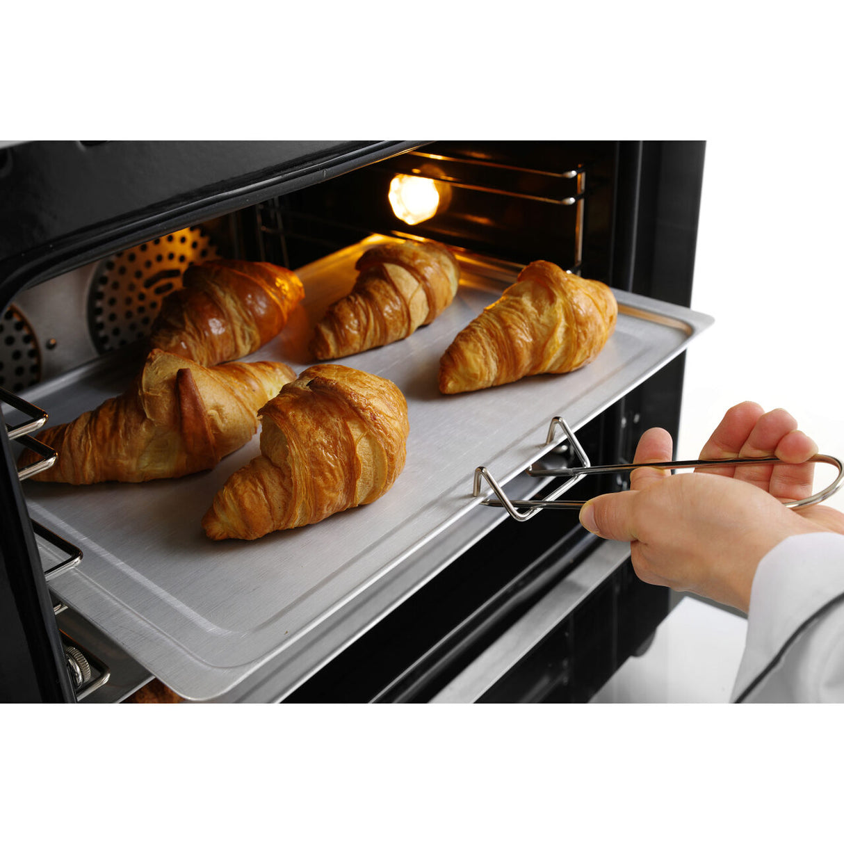 Cuptor convectie Hendi H90, 4 tavi 438x315 mm incluse, 2 elemente incalzire, 2 ventilatoare, termostat reglabil 50-300 gr C, timer 0-120 min, 2670 W,595x624x(H)572mm