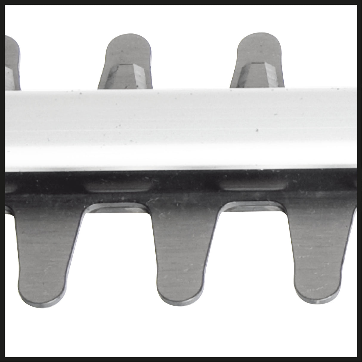 Einhell GH-EH 4245 elektromos sövényvágó, 420 W, vágási hossz 450 mm, vágási átmérő 12 mm, fém hajtómű, alumínium késvédő, kézvédők.