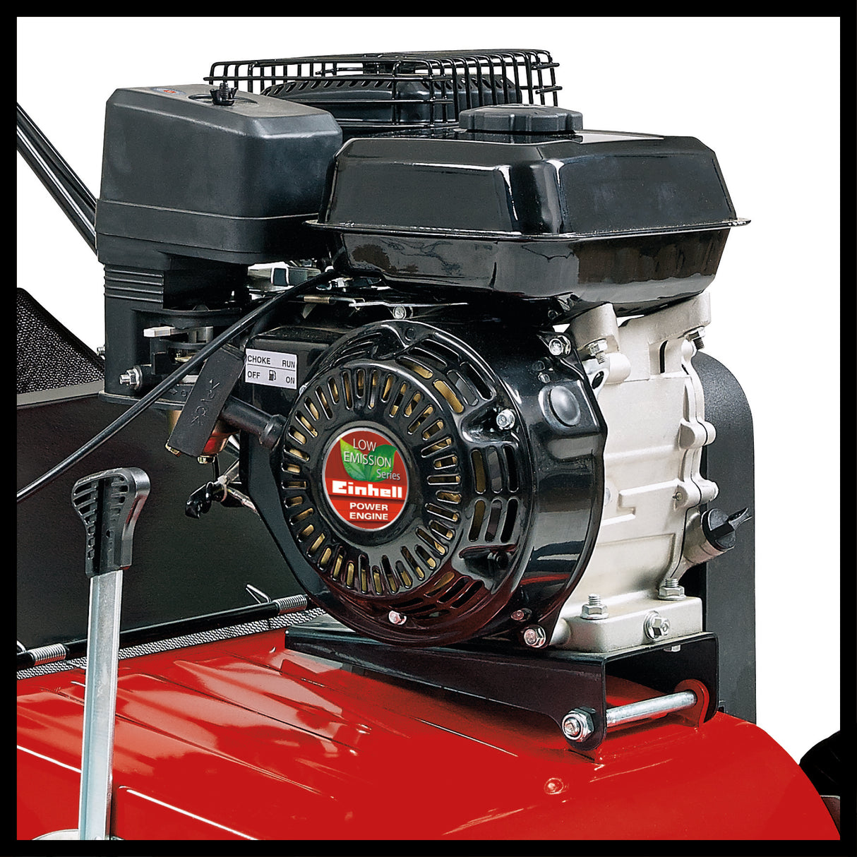 Scarificator pe benzina Einhell GC-SC 4240 P, pana la 1.200 m², 4,2 kW, motor in 4 timpi, unitate de taiere cu rulmenti cu 18 lame din otel, reglare centrala a adancimii de scarificare cu 8 niveluri