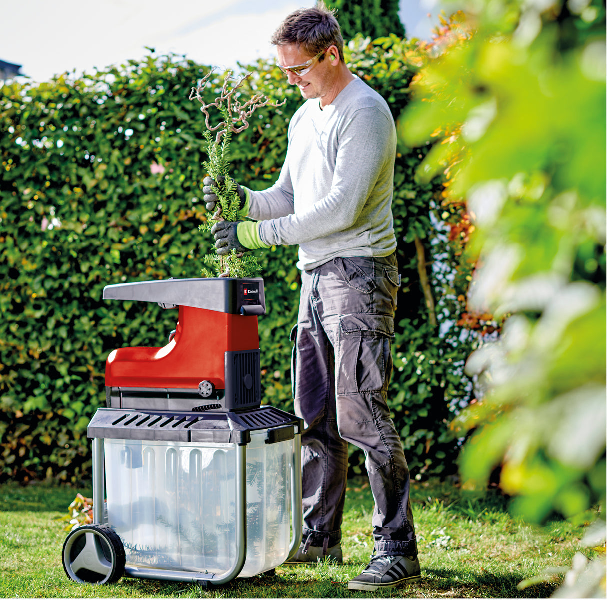 Einhell GC-RS 60 CB csendes elektromos aprító, 2800 W, vágóhenger, nagy tölcsérnyílás, váltókapcsoló, átlátszó gyűjtőtartály, beépített biztonsági kapcsoló