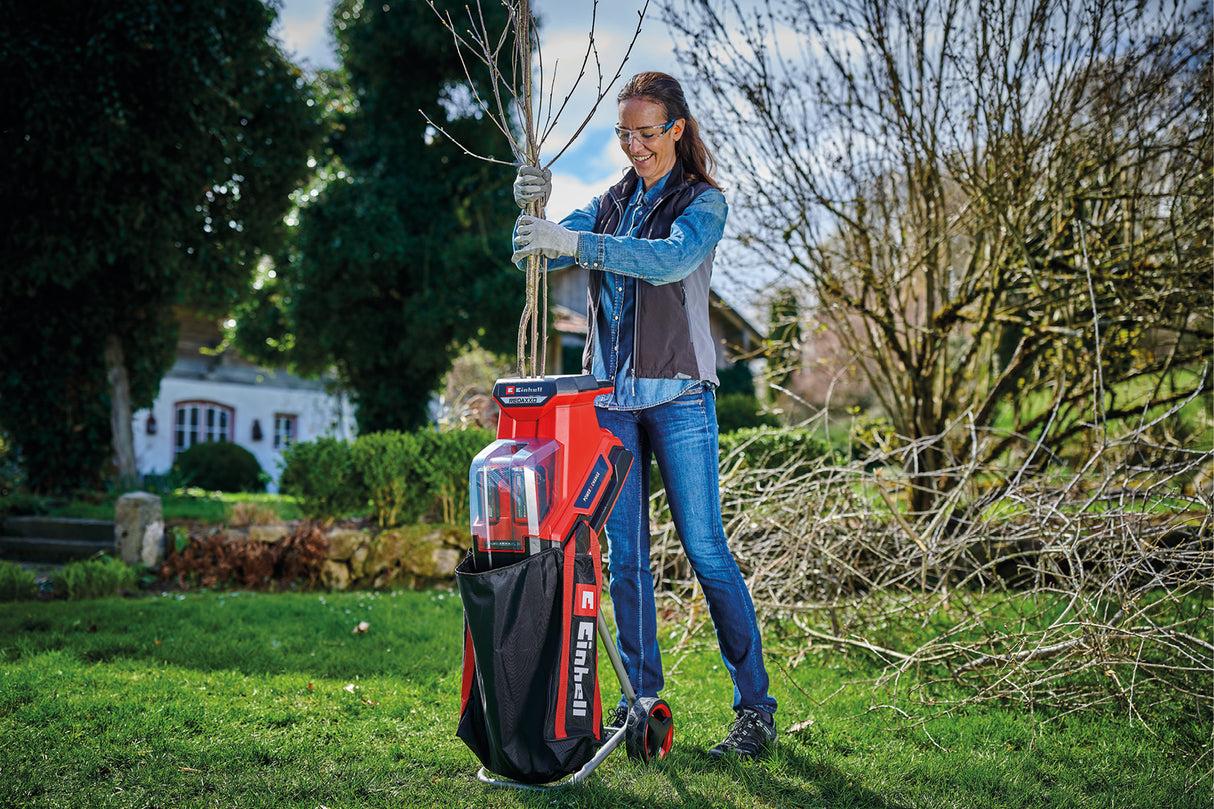 Einhell REDAXXO 36/25 Power X-Change 36 V-os akkus pengés ágaprító, maximális ágvastagság 25 mm, 3 megfordítható acélkés, 55 literes gyűjtőzsák, hordozófogantyú, toló