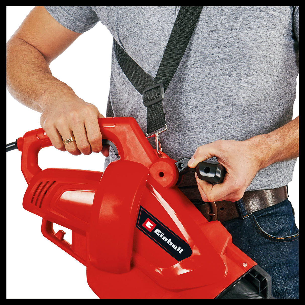 Einhell GC-EL 3024 E elektromos lombporszívó (szívó/fúvás funkció, 75 mm átmérőjű szívócső, 650 m³/h szívóteljesítmény, aprító funkció, aprítási arány 10:1, fúvássebesség 240 km/h, 40 l-es gyűjtőzsák)