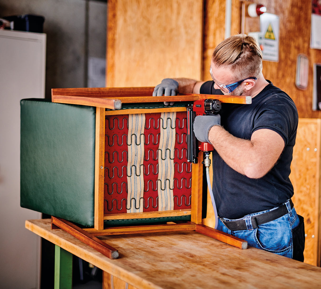 Einhell TC-AC 190/24/8 kompresszor, max. 8 bar, 24 l-es tartály, olajkenés, nyomáscsökkentő, nyomásmérő + gyorscsatlakozó, egyirányú/biztonsági szelep, gumitalp