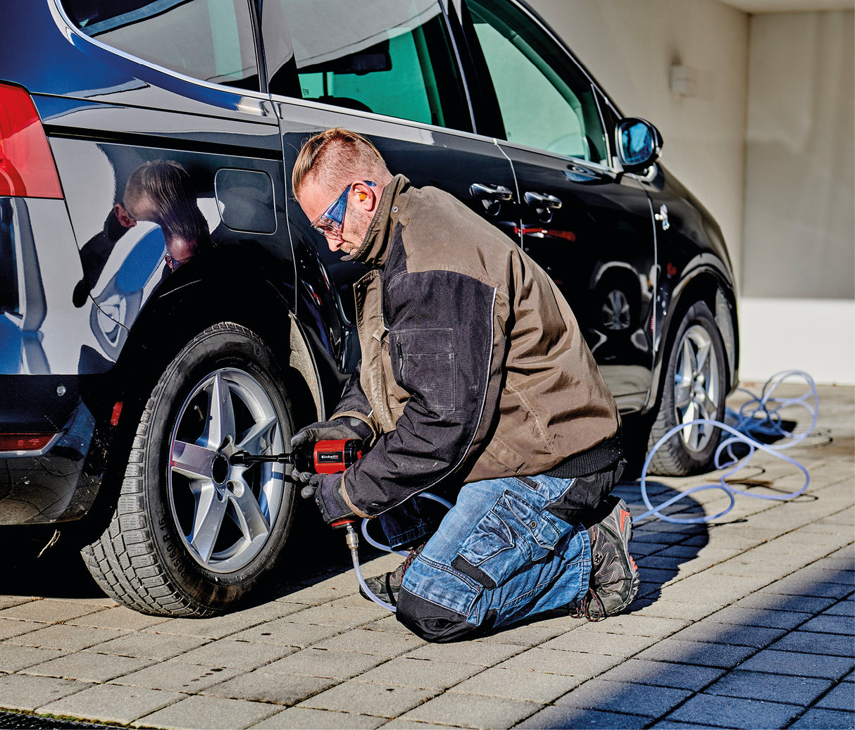 Cheie pneumatica cu impact Einhell TC-PW 610, cuplu maxim 610 Nm, rotatie stanga/dreapta, incl. 10 chei tubulare pentru burghiu, recipient de ulei (gol, niplu de conectare, extensie 125 mm