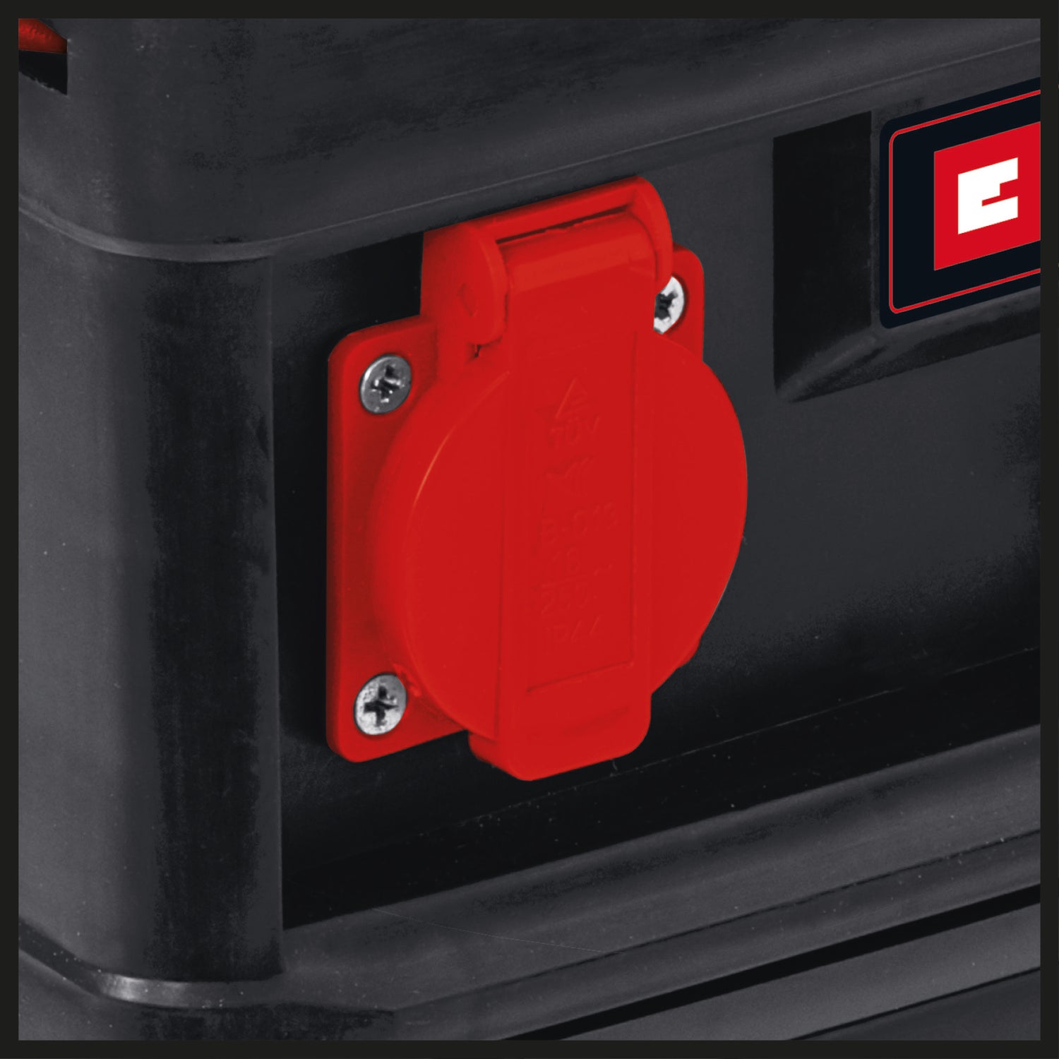 Einhell áramfejlesztő, benzinmotoros TC-PG 10/E5, 680 W, 2 ütemű motor, 230 V-os aljzat, tartókeret, stabil lábak, túlterheléskapcsoló, húzózsinóros indítás