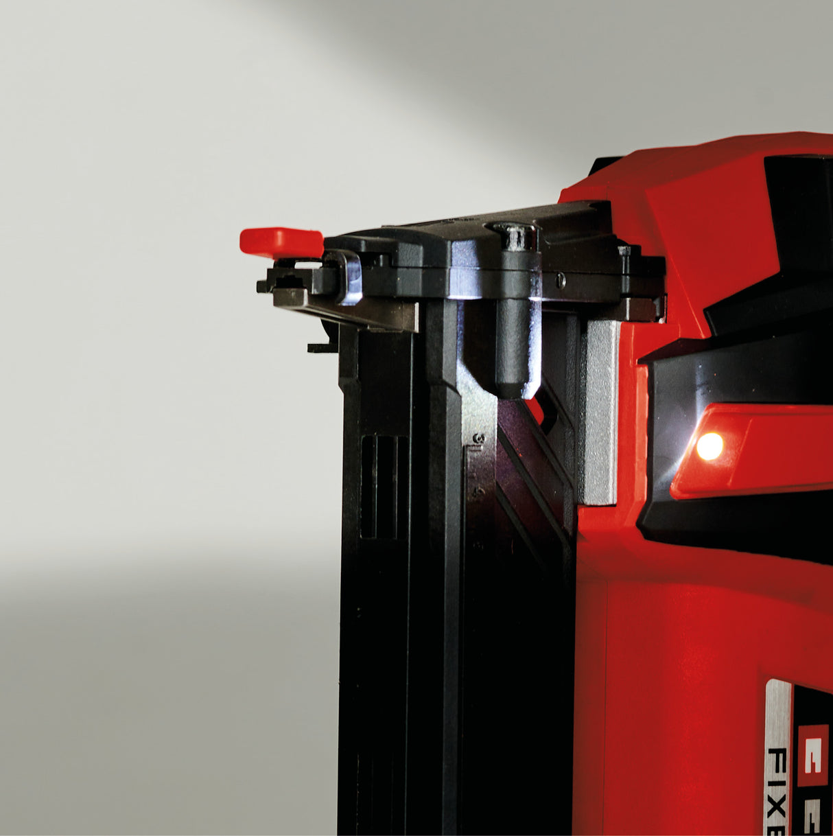 Einhell Professional FIXETTO 18/40 S Power X-Change akkus tűzőgép, 18 V, 60 kapocs/perc, maximális kapocshossz 40 mm, egyes/sorozatkapocs, 500 kapoccsal, akkumulátor nélkül