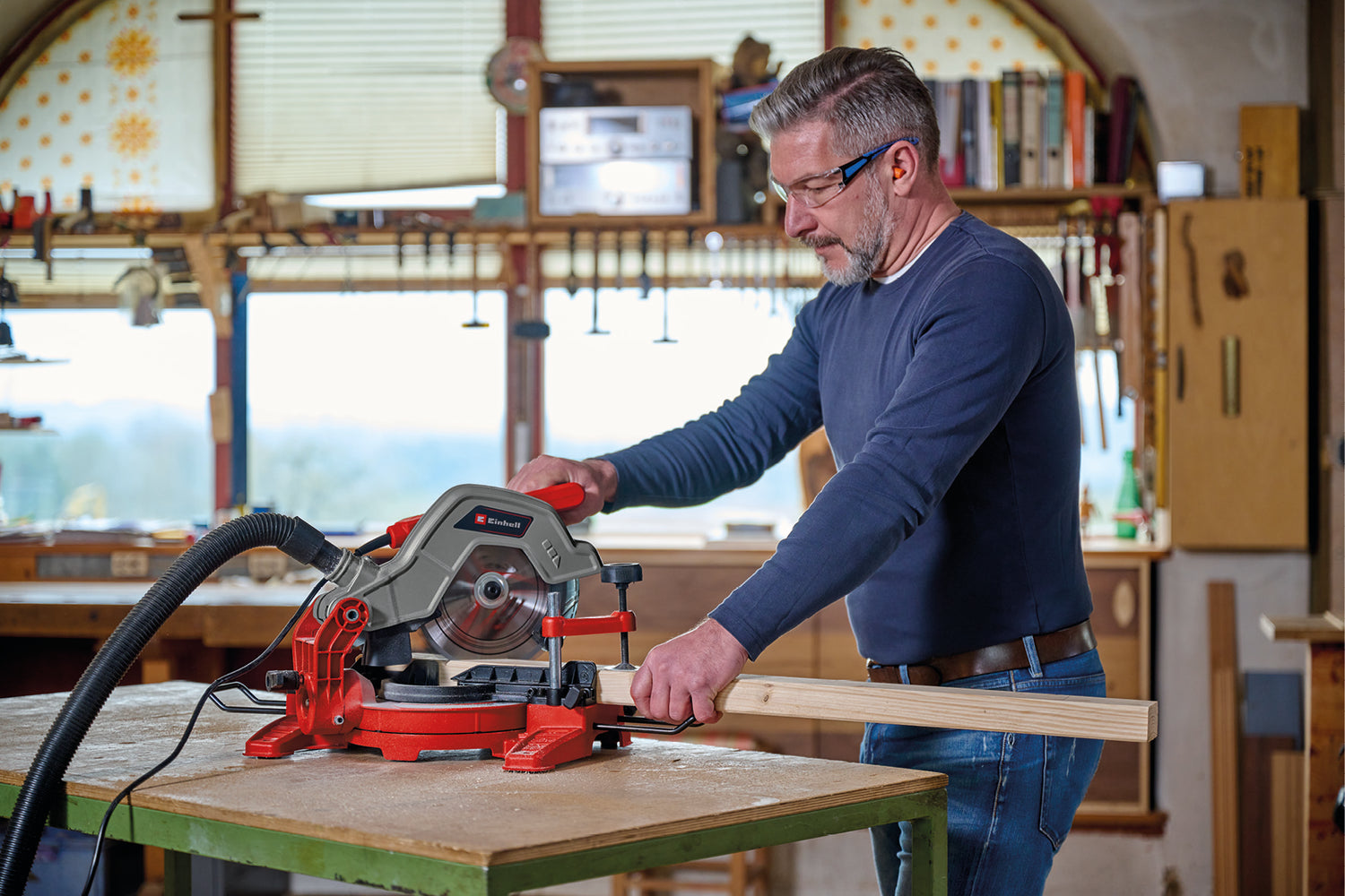 Einhell TC-MS 216 keresztvágó körfűrész (max. 1600 W, fűrészlap Ø216 x Ø30 mm, öntött alumínium munkaasztal, forgóasztal befogási pozíciókkal, 45°-ban dönthető fűrészfej