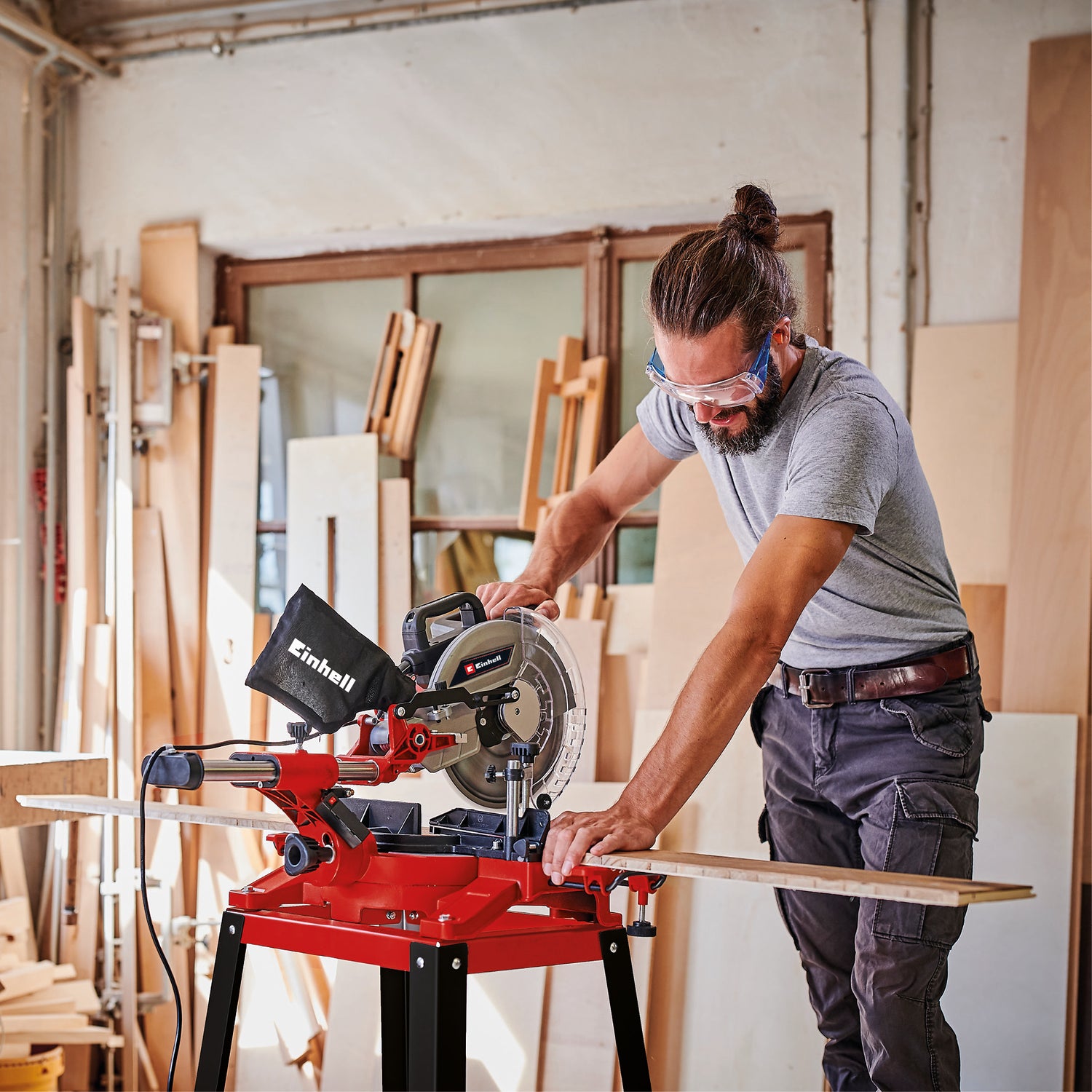 Einhell körfűrész TC-SM 2531/2 U, 1900 W, 4800 fordulat/perc, fűrészlap Ø254 x Ø30 mm, lézer, összecsukható fűrészfej, HM fűrészlappal együtt