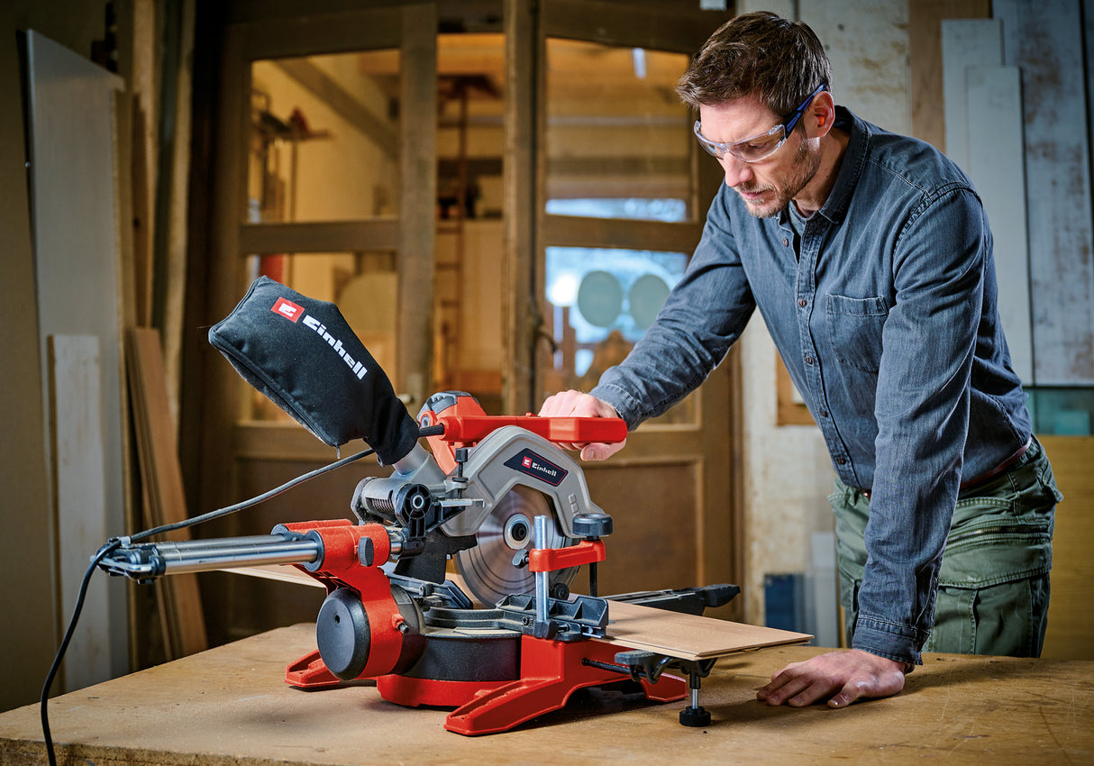 Fierastrau circular Einhell TE-SM 8 L Dual, 1800 W, lama de Fierastrau Ø 216 mm, latime de taiere 305 mm, adancime de taiere 65 mm, laser cu linie de taiere, inclinare a capului Fierastraului pe ambele parti