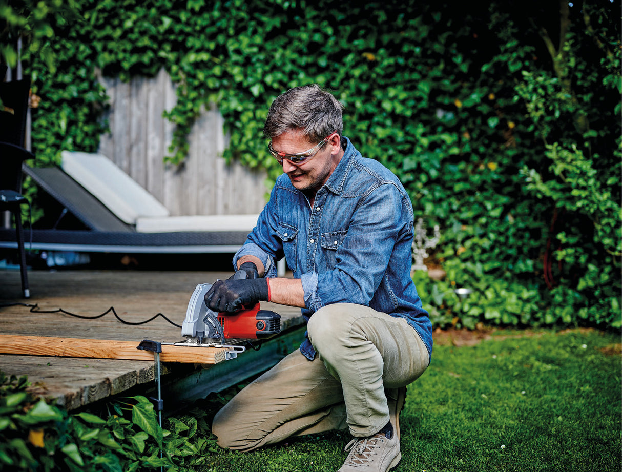 Fierastrau circular manual Einhell TC-CS 1250, 1.250 W, 5.500 rpm, reglare fara unelte a adancimii si unghiului, maner suplimentar, blocare a axului, lama de Fierastrau cu varf de carbura