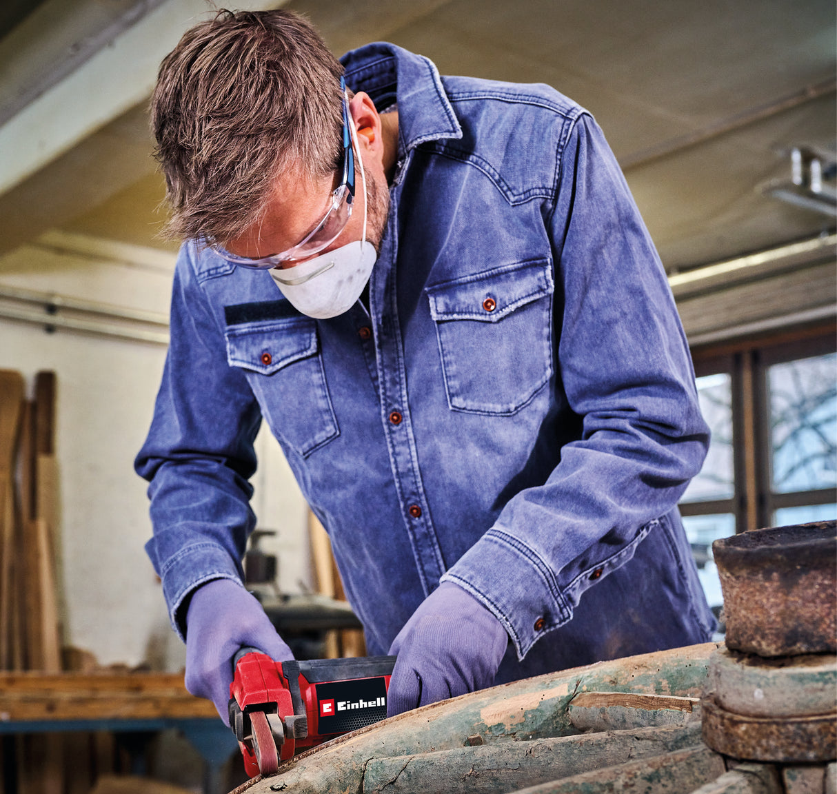 Slefuitor cu banda Einhell TC-BF 500 E, 500 wati, viteza de pana la 1.700 m/min, blocare anduranta, aspirare integrata a prafului, inclusiv 6 benzi abrazive