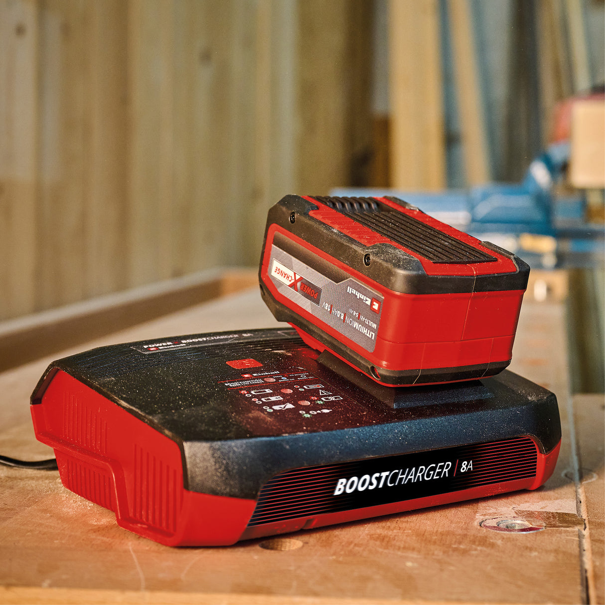 Incarcator original Einhell Power X-Boostcharger 8A Power X-Change (Li-ion, potrivit pentru toti acumulatorii PXC, mod boost pentru o incarcare mai rapida, afisaj LED de stare cu 7 trepte)