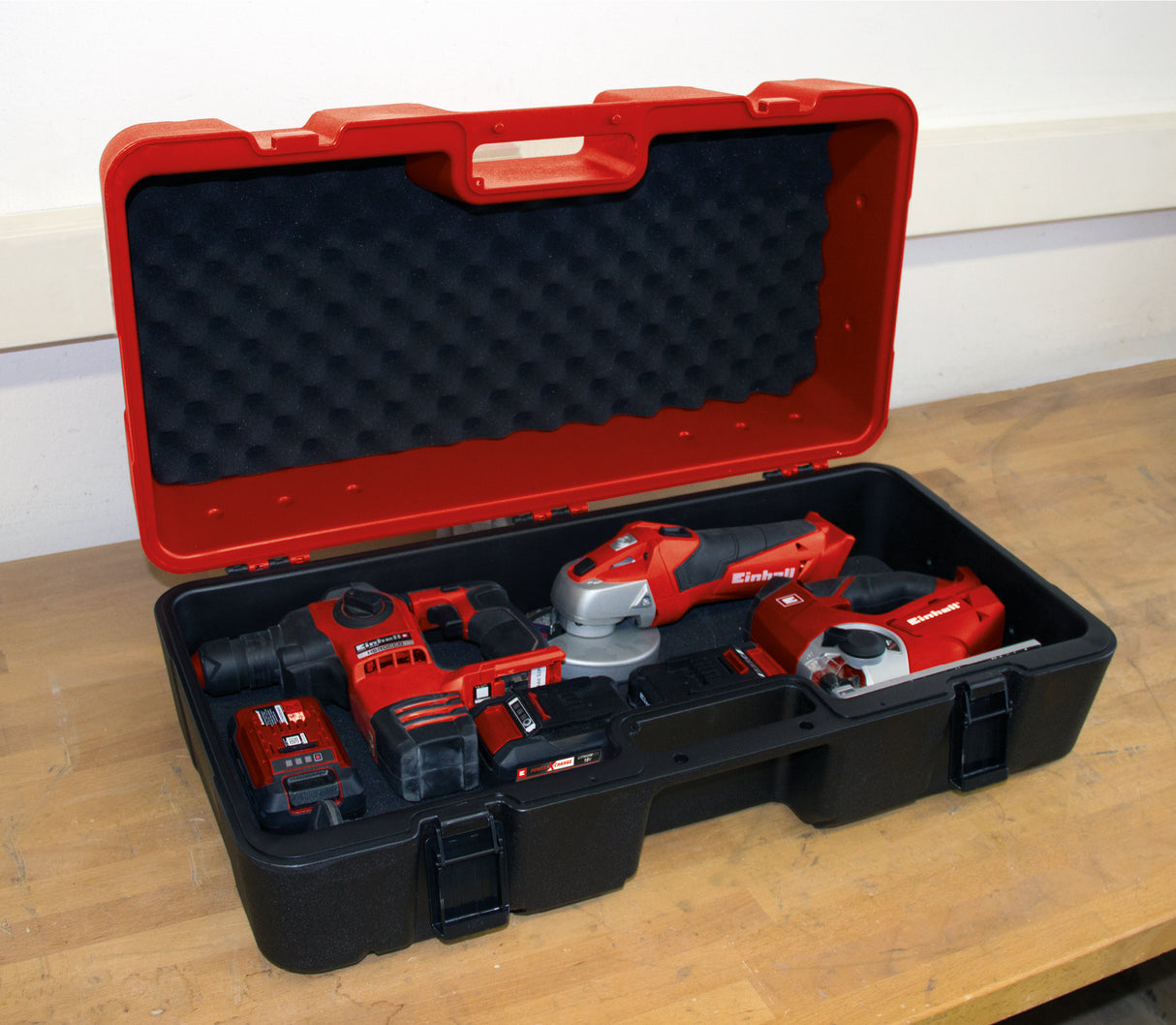 Einhell E-Box L70/35 táska, univerzális tároláshoz, maximális teherbírás 50 kg, puha habszivacs belső bélés, cseppálló kialakítás, ergonomikus fogantyú