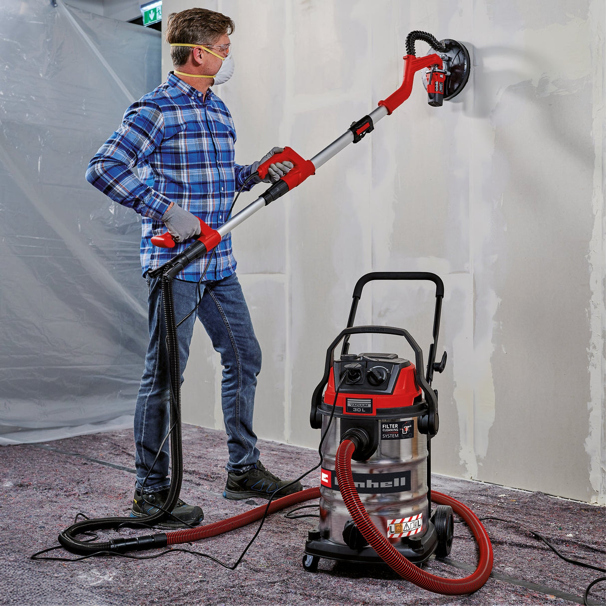 Aspirator umed - uscat Einhell TE - VC 3080 SACL - cablu 5 m, maner transport, 1150 W, 2000 W BricoMart - scule electrice si unelte profesionale - BricoMart