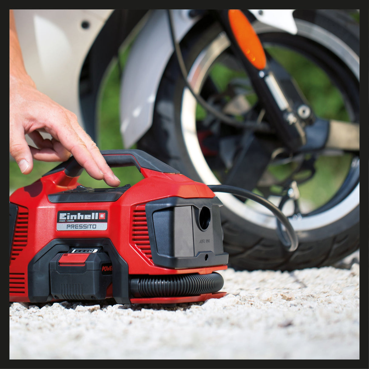 Compresor pe acumulator Einhell PRESSITO Power X - Change, 18 V, max. 11 bar, lungime furtun 31 cm, inclusiv set adaptor 3 piese, fara acumulator Einhell - scule electrice si unelte profesionale - BricoMart