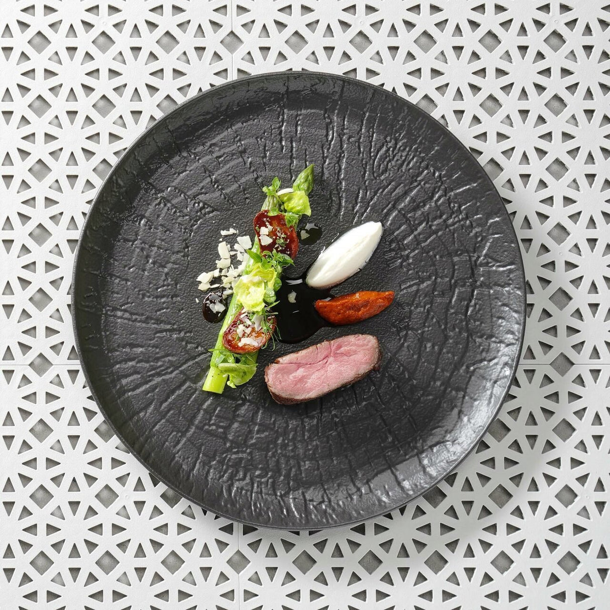 Farfurie întinsă cu margine Crust, 210 mm, Fine Dine