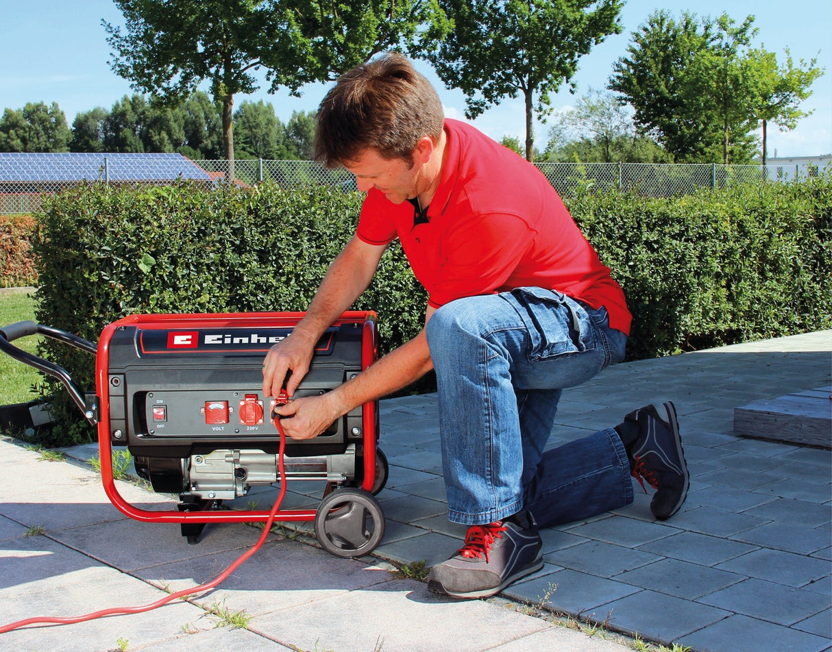 Generator de curent Einhell, benzina TC - PG 35/E5, pana la max. 3.100 W, motor in 4 timpi cu emisii reduse, 2 prize de 230 V, rezervor de 15 l, functie AVR, comutator de suprasarcina, intrerupator pentru nivel scazut de ulei Einhell - scule electrice si unelte profesionale - BricoMart