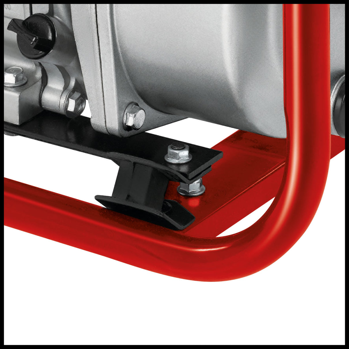 Pompa de apa pe benzina Einhell GE - PW 46, 4,6 kW, motor in 4 timpi, debit maxim 23.000 l/h, rezervor de 3,6 l, protectie la nivel scazut de ulei, incl. adaptor furtun/filet exterior Einhell - scule electrice si unelte profesionale - BricoMart
