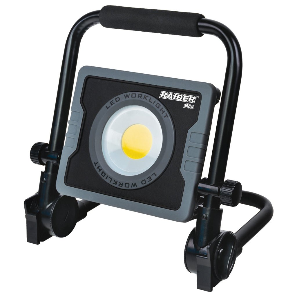 RAIDER Lampa de lucru 3,7V 10Ah 30W 3300lm USB dimabila RDP - WL02 Cu o luminozitate impresionantă de 7000 lumeni, lampa oferă o iluminare clară și uniformă, care reduce oboseala ochilor Raider - scule electrice si unelte profesionale - BricoMart