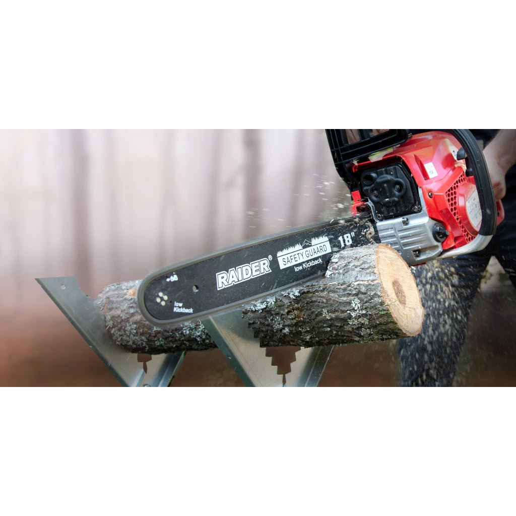 RAIDER Motofierastrau benzina cu lant 450mm (18") 2200W RD - GCS19 Motor puternic si economic Raspuns rapid al franei de urgenta Pompa pentru amorsare carburator Reglaj ungere lama Ungere Raider - scule electrice si unelte profesionale - BricoMart