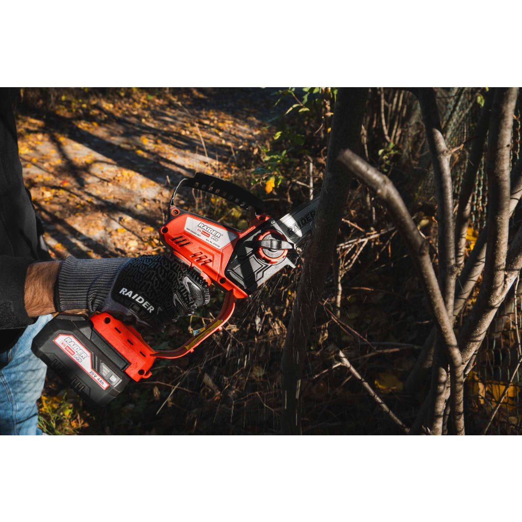 RAIDER R20 Fierastrau cu lant 150mm SDS 1/4"36 Oil 4Ah RDP CCS20 Raider Pro R20 System Usor si confortabil Intinzator ce nu are nevoie de scule suplimentare Raider - scule electrice si unelte profesionale - BricoMart