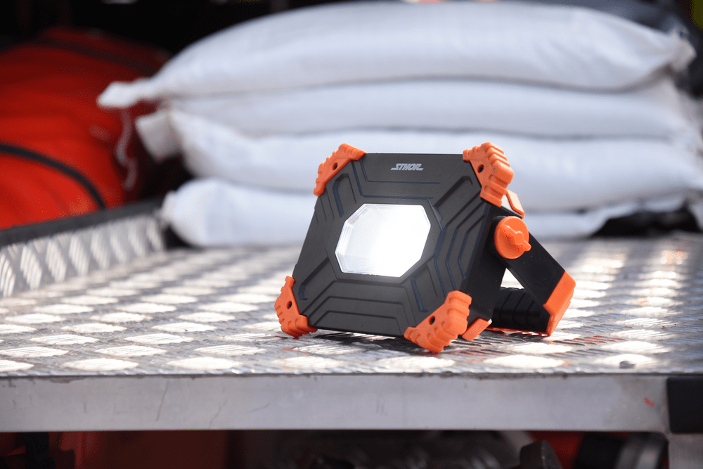REFLECTOR PORTABIL 20W STHOR 82871 COB 2000LM STHOR - scule electrice si unelte profesionale - BricoMart