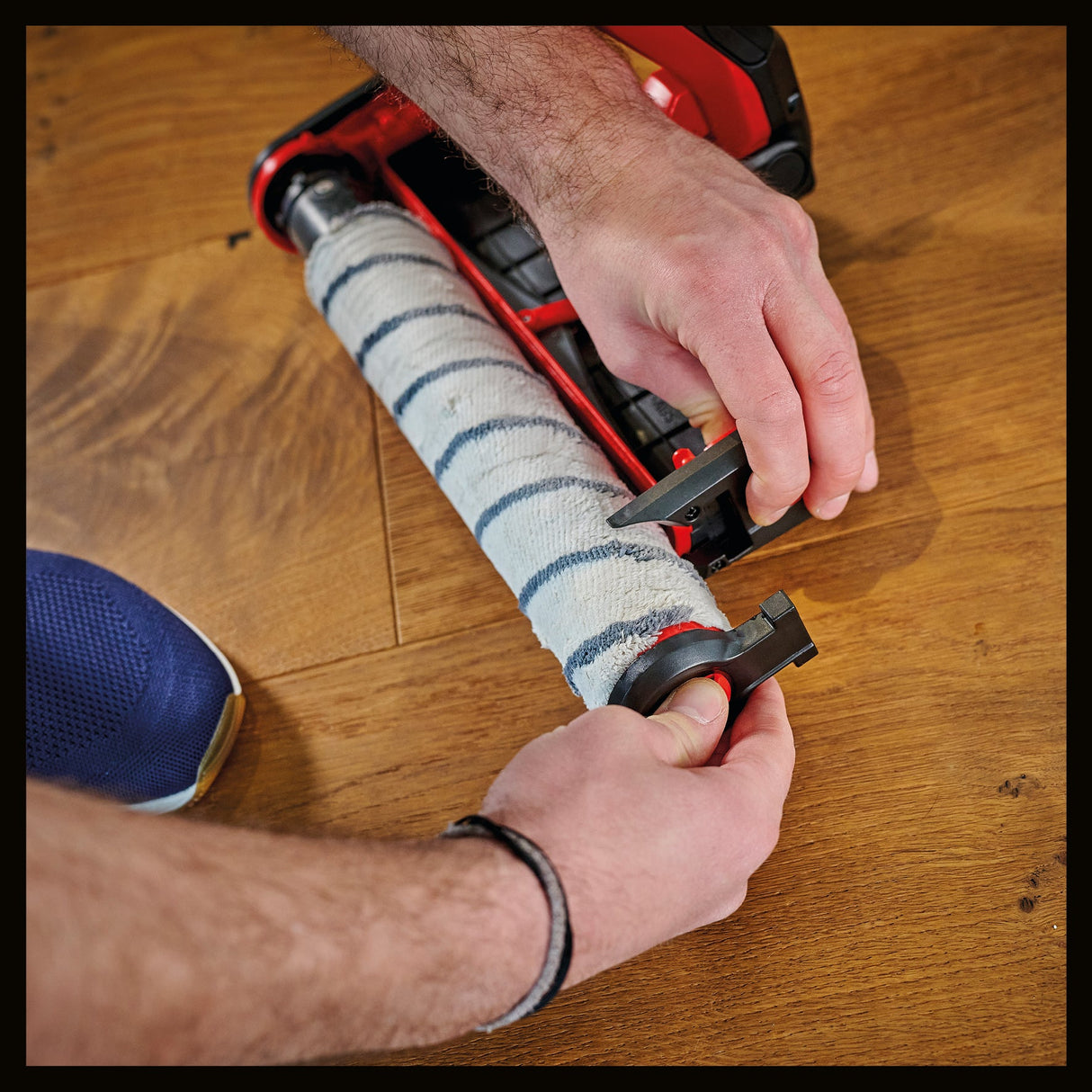 Rola cu perie originala Einhell pentru curatatorul de pardoseli dure (accesoriu pentru curatatorul de pardoseli dure fara cablu Einhell CLEANEXXO, lungime 29 cm, lavabil la masina, usor de schimbat) Einhell - scule electrice si unelte profesionale - BricoMart