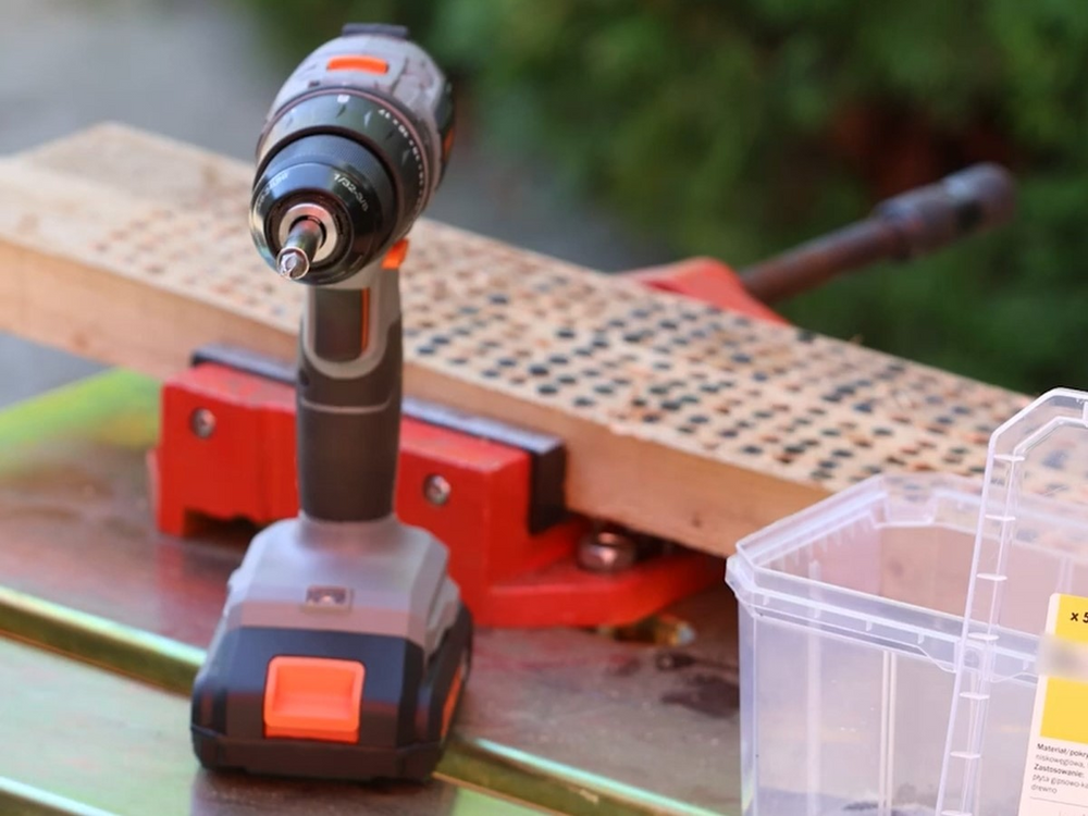 STHOR 78983 18 V-os akkus önmenetfúró