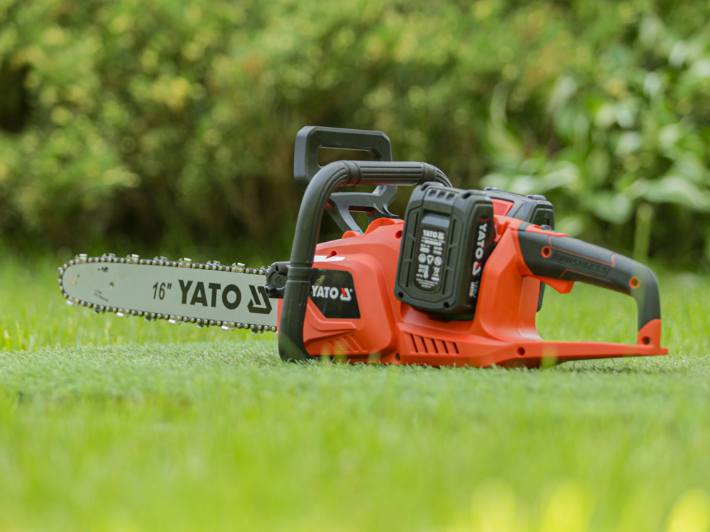 LÁNCFŰRÉSZ 16 2X18V, YATO YT-828132 AKKUMULÁTOR NÉLKÜL