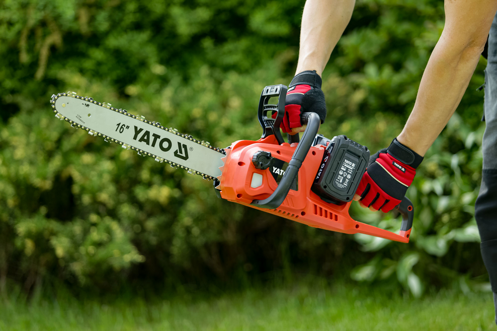 LÁNCFŰRÉSZ 16 2X18V, YATO YT-828132 AKKUMULÁTOR NÉLKÜL