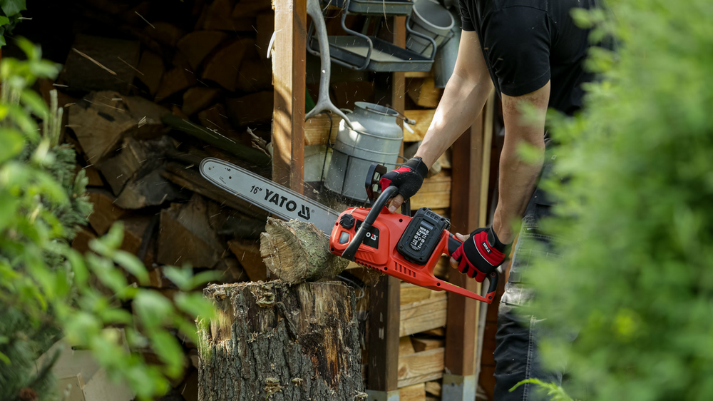 LÁNCFŰRÉSZ 16 2X18V, YATO YT-828132 AKKUMULÁTOR NÉLKÜL