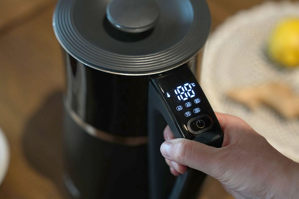 ELEKTROMOS VÍZFORRALÓ 1,7L, LUND 68217 HŐMÉRSÉKLET-SZABÁLYOZÓ, FEKETE