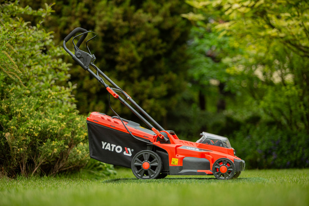 YATO YT-85225 FŰNYÍRÓ 43CM 2X18V, AKKUMULÁTOR NÉLKÜL