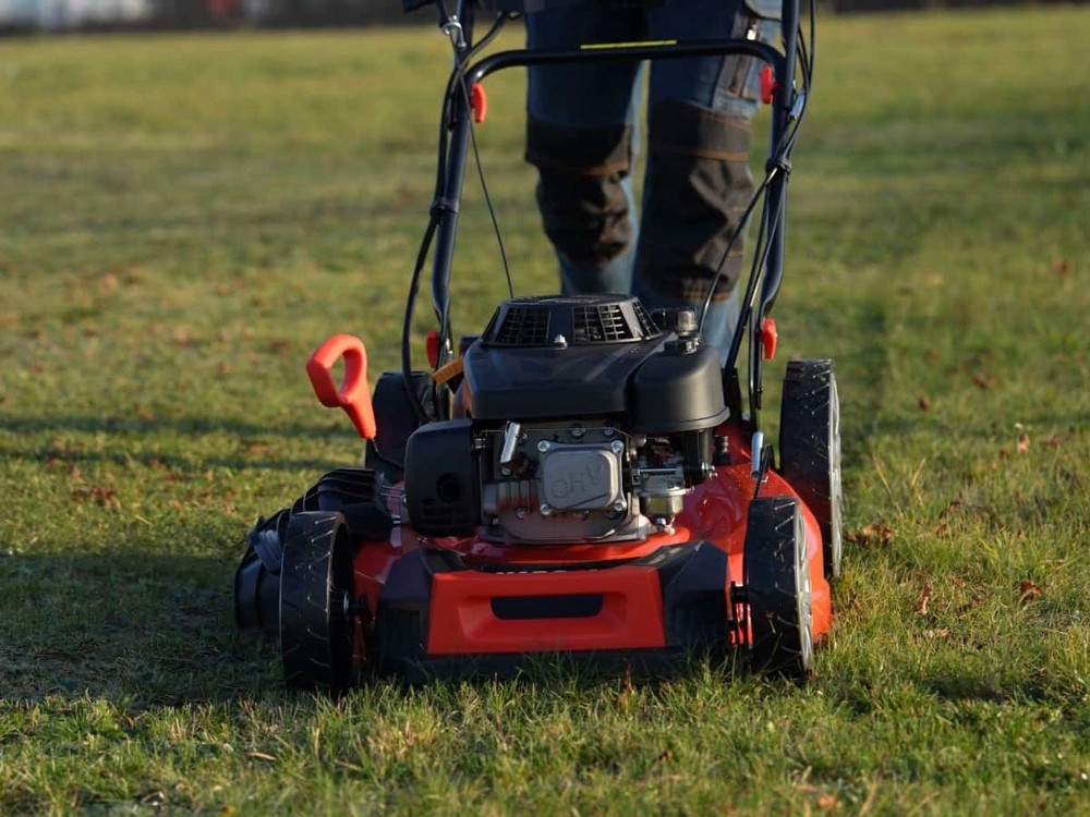 MASINA DE TUNS IARBA PE BENZINA CU AUTOPROPULSIE YATO YT-85537 , 56CM, 4.5KW