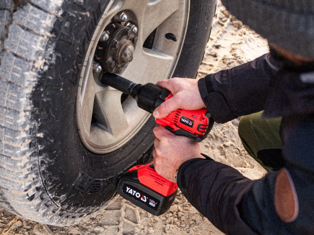 PISTOL DE IMPACT YATO YT-82806 18V 1/2 700NM, 1X3AH