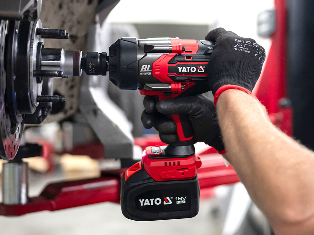 PISTOL DE IMPACT YATO YT-828073 18V 3/4 2400NM, 1X6AH