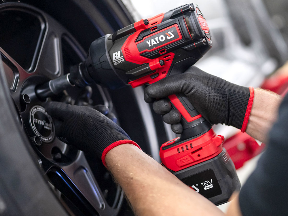 PISTOL DE IMPACT YATO YT-828073 18V 3/4 2400NM, 1X6AH