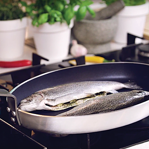 YATO YG-00155 PTFE BEVONATÚ ALUMÍNIUM SERPENYŐ, HALAKHOZ, 29X40 CM