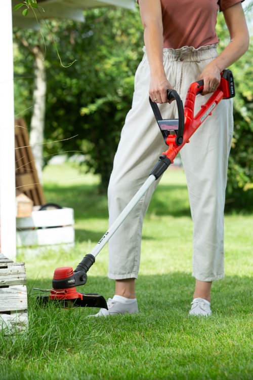 18V-os YATO YT-85015 akkus fűkasza, 2 db-os YATO YT-85015 pengés fej + kör alakú fej, akkumulátor nélkül