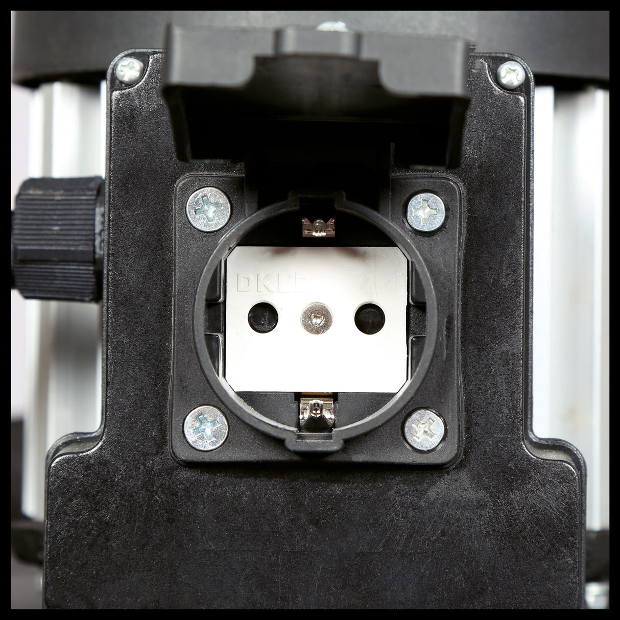 Sistem de aspirare a prafului Einhell TE - VE 550/2 A, 550 wati, motor cu inductie cu functionare lina, priza automata cu functie de pornire, inclusiv furtun de aspirare, set multi - adaptor + adaptor de aspirare Einhell - scule electrice si unelte profesionale - BricoMart