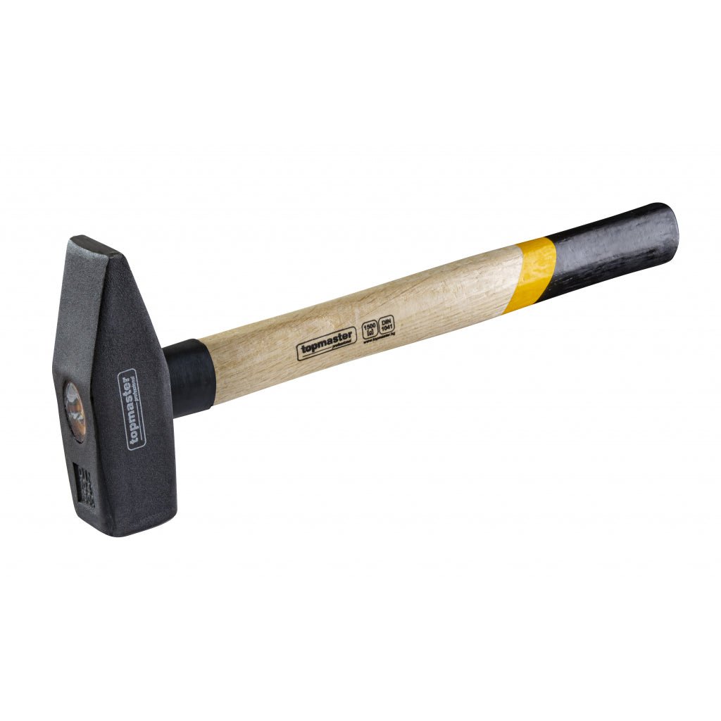 TOP MASTER PRO Ciocan lacatus cu maner lemn 1500g TMP Capul ciocanului este fabricat din oțel C45 călit prin inducție Mâner ergonomic din lemn Marginile rotunjite Standard de Top Master Pro - scule electrice si unelte profesionale - BricoMart