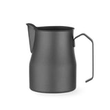 Cana pentru lapte, gura inalta in forma de V, Hendi, culoare Negru mat, ø84x(H)130 – 0.7 litri