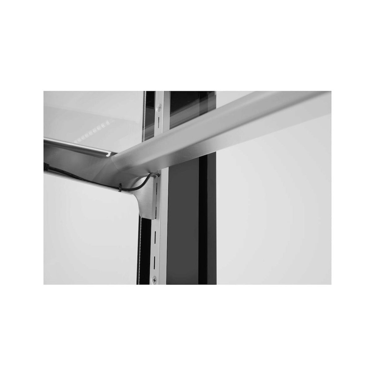 Vitrina frigorifica de prezentare interval temp. 2/6?C, corp inox, 410 litri, 490 W ARKTIC by Hendi, 1215x675x(H)1210 mm, Clasa energetica C
