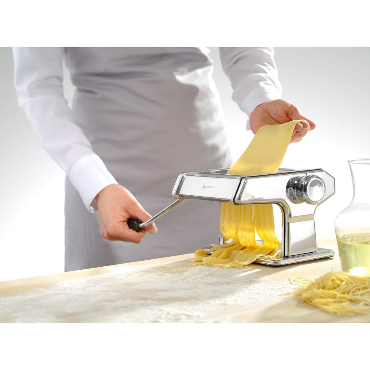Masina profesionala preparat paste, inox, Hendi, grosime reglabila paste 0.2-2.5 mm, dimensiuni 19cm x19 cm x15 cm inaltime
