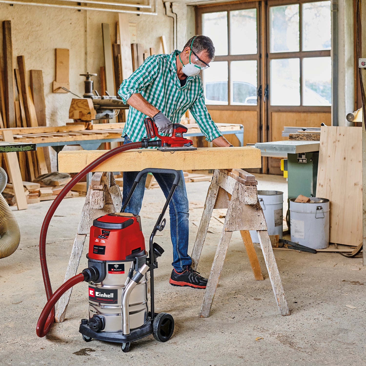 Aspirator umed/uscat pe acumulator Einhell Professional  TP-VC 36/30 S Auto-Solo Power X-Change, 36 V, recipient de 30 l, 150 mbar, pornire automata, ECO/BOOST, incl. filtru si duze, acumulator neinclus