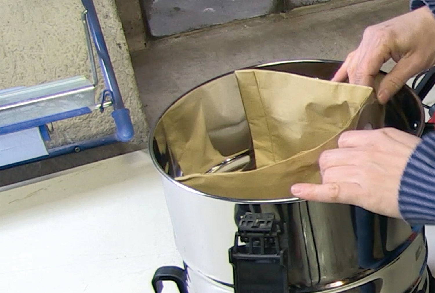 Eredeti Einhell 40 literes porgyűjtő zsák (alkalmas 40 és 50 literes tartállyal rendelkező Einhell nedves/száraz porszívókhoz, 40 literes űrtartalom, 5 zsákot tartalmaz, papírból készült)