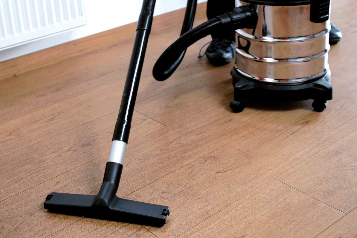 Eredeti Einhell univerzális padlófej nedves/száraz porszívókhoz (alkalmas nedves/száraz porszívókhoz Ø 36 mm csatlakozóval, 30 cm széles, sima és szőnyegpadlóra)